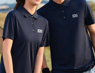 文化衫定制-汗王团队终于得救了！这款文化衫定制Polo衫，百元穿出千元贵气